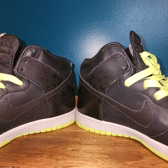 Nike Black and Neon Green Men's Shoes - Picture 9 of 15